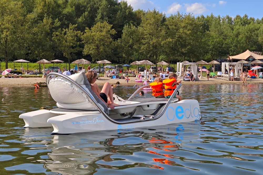 Ceclo Original Hybride Een waterfiets tochtje op een elektrische waterfietslangs het strand